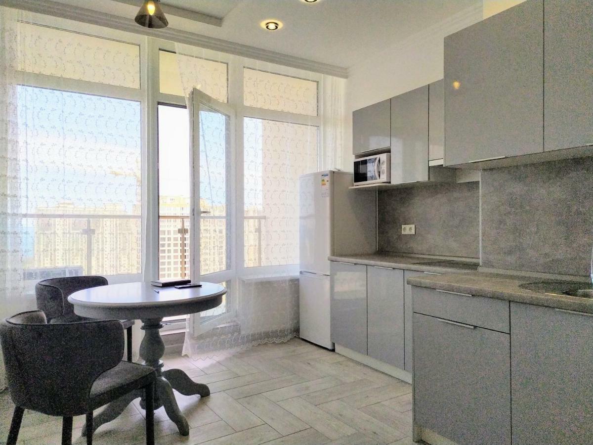 Skyview Apartments Одесса Экстерьер фото